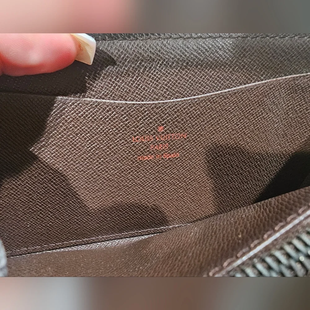 Authentic Louis Vuitton Brown Textured Wallet - Picture 4 of 8